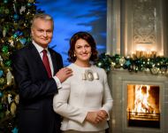 Lietuvos Respublikos Prezidento Gitano Nausėdos ir ponios Dianos Nausėdienės sveikinimas šalies žmonėms šv. Kalėdų proga
